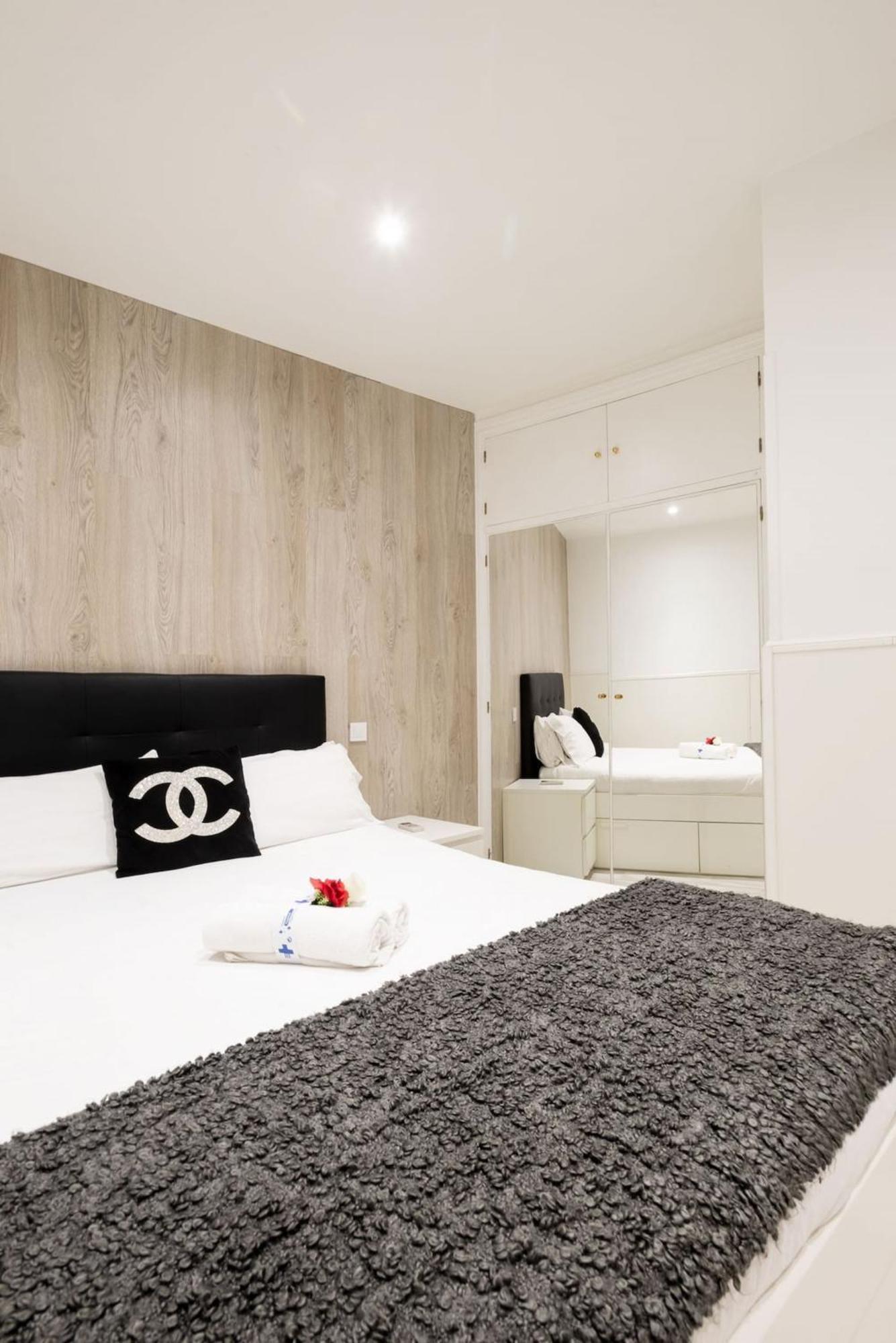 Apartamentos Day Madrid Tribunal Centro Gran Via Sol 외부 사진