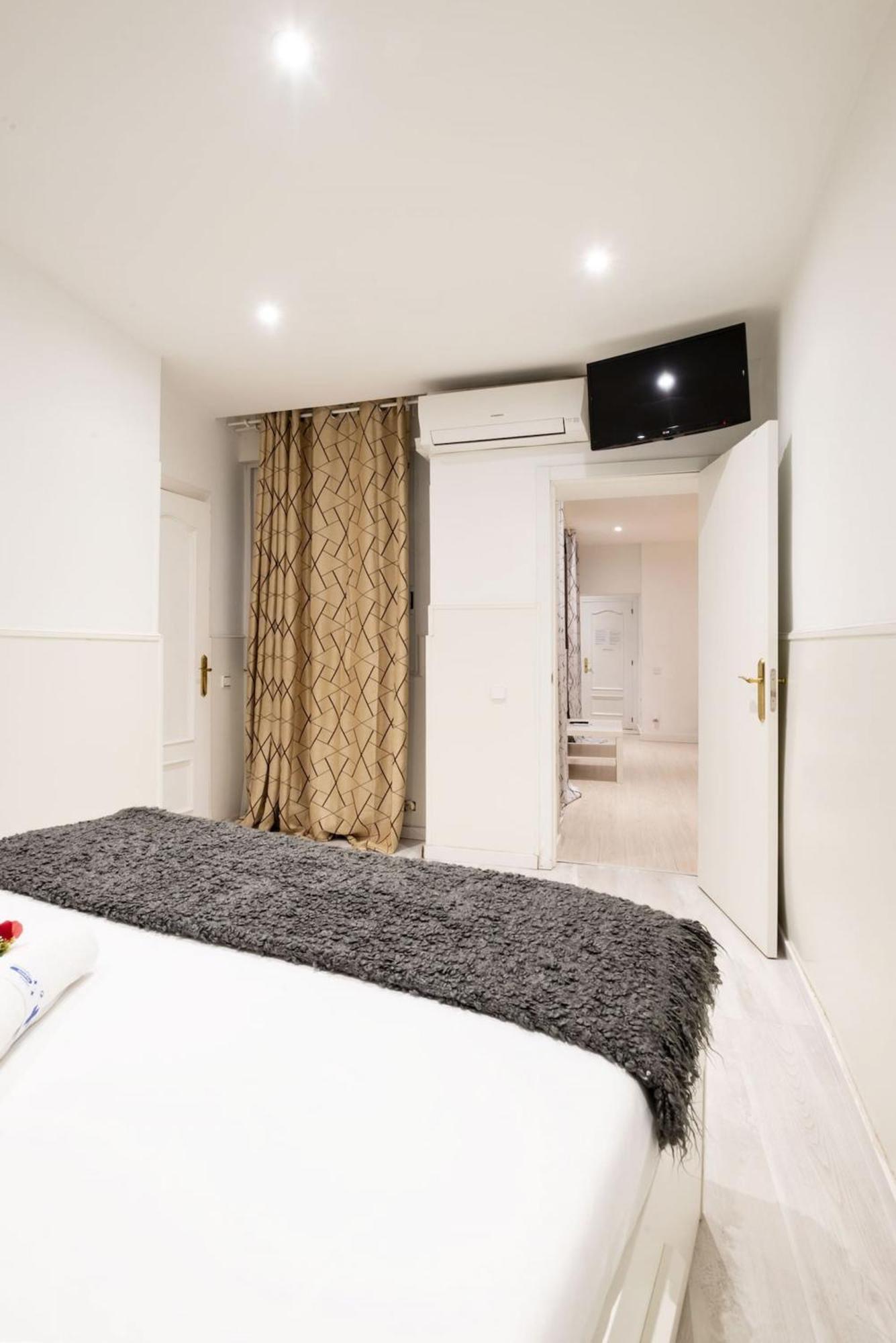 Apartamentos Day Madrid Tribunal Centro Gran Via Sol 외부 사진